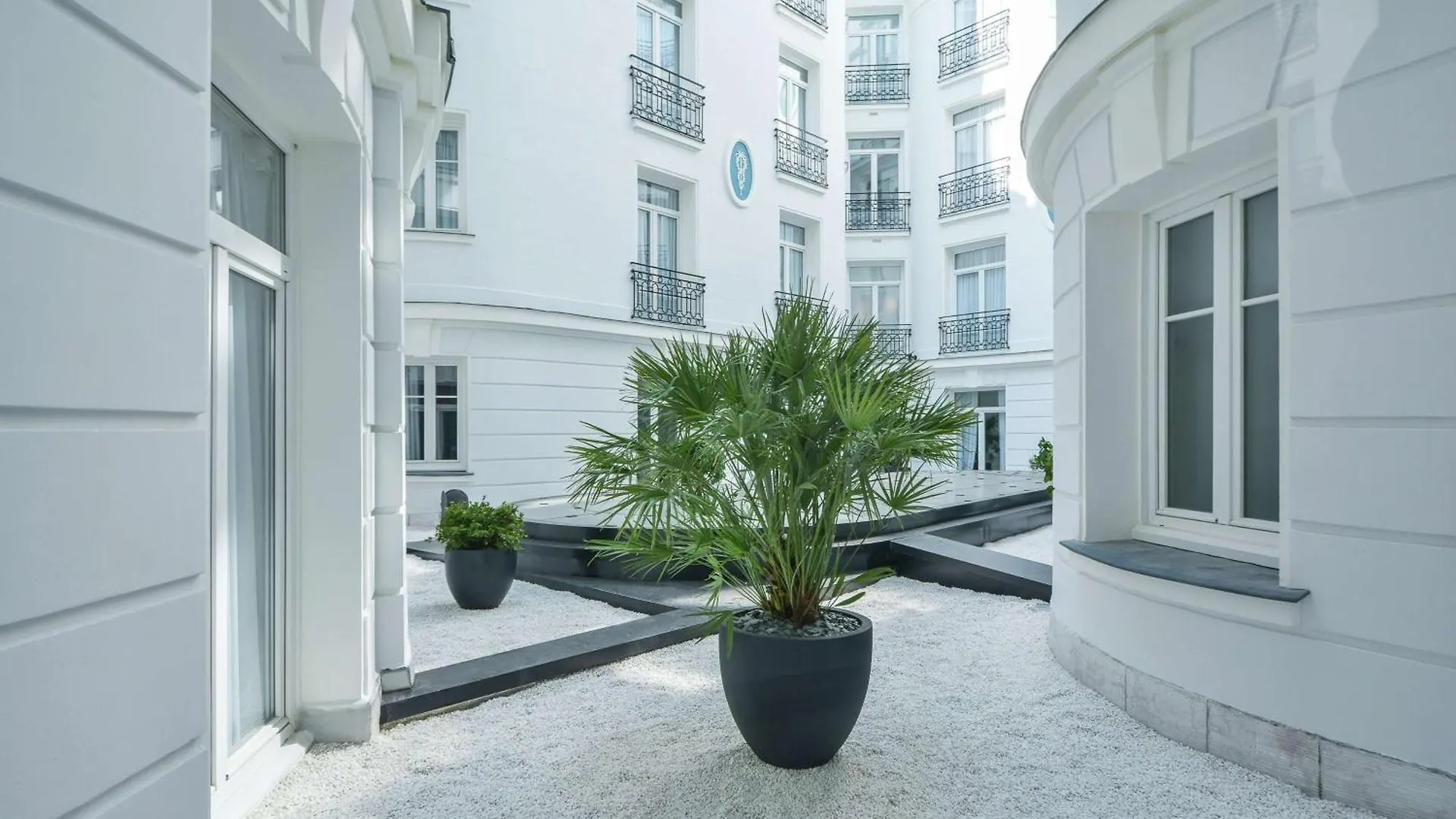 Hotel Maison Astor Paris, Curio Collection By Hilton 4*