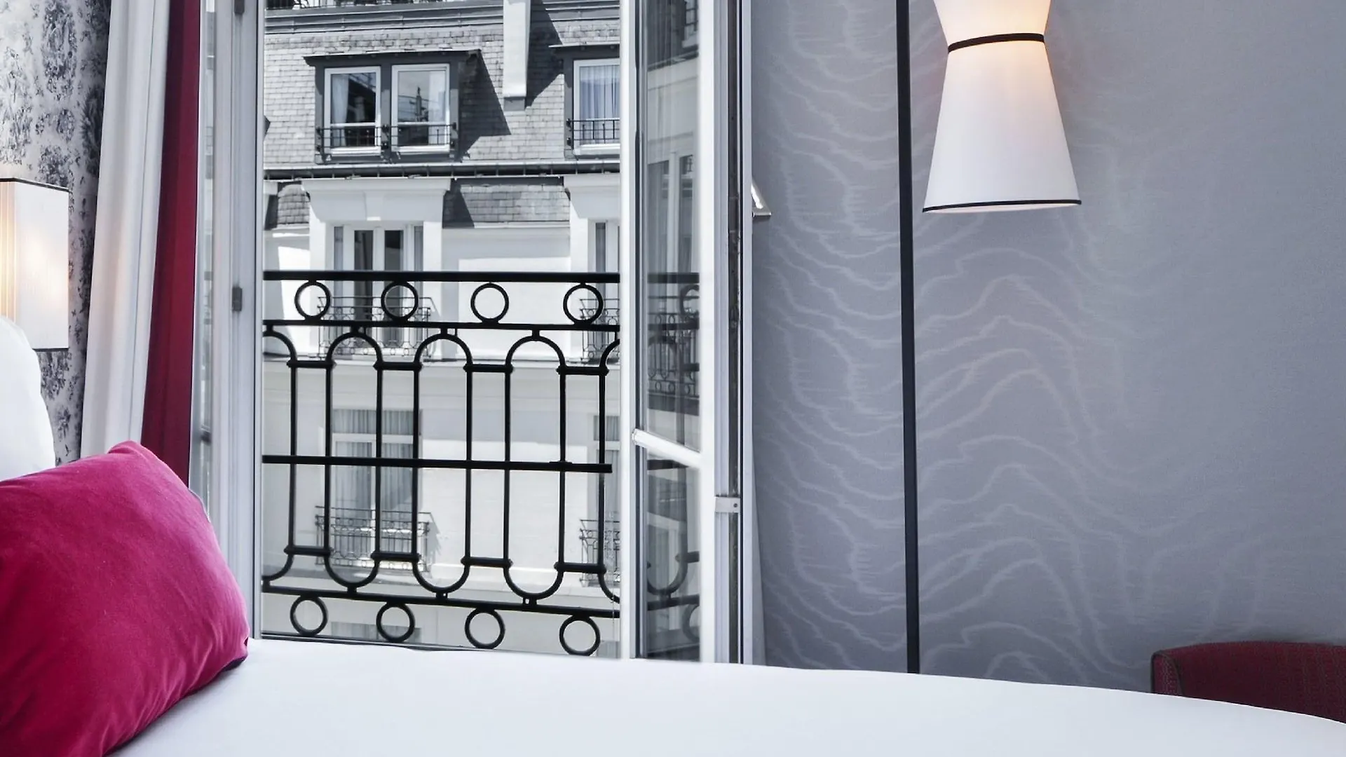 Hotel Maison Astor Paris, Curio Collection By Hilton 4*