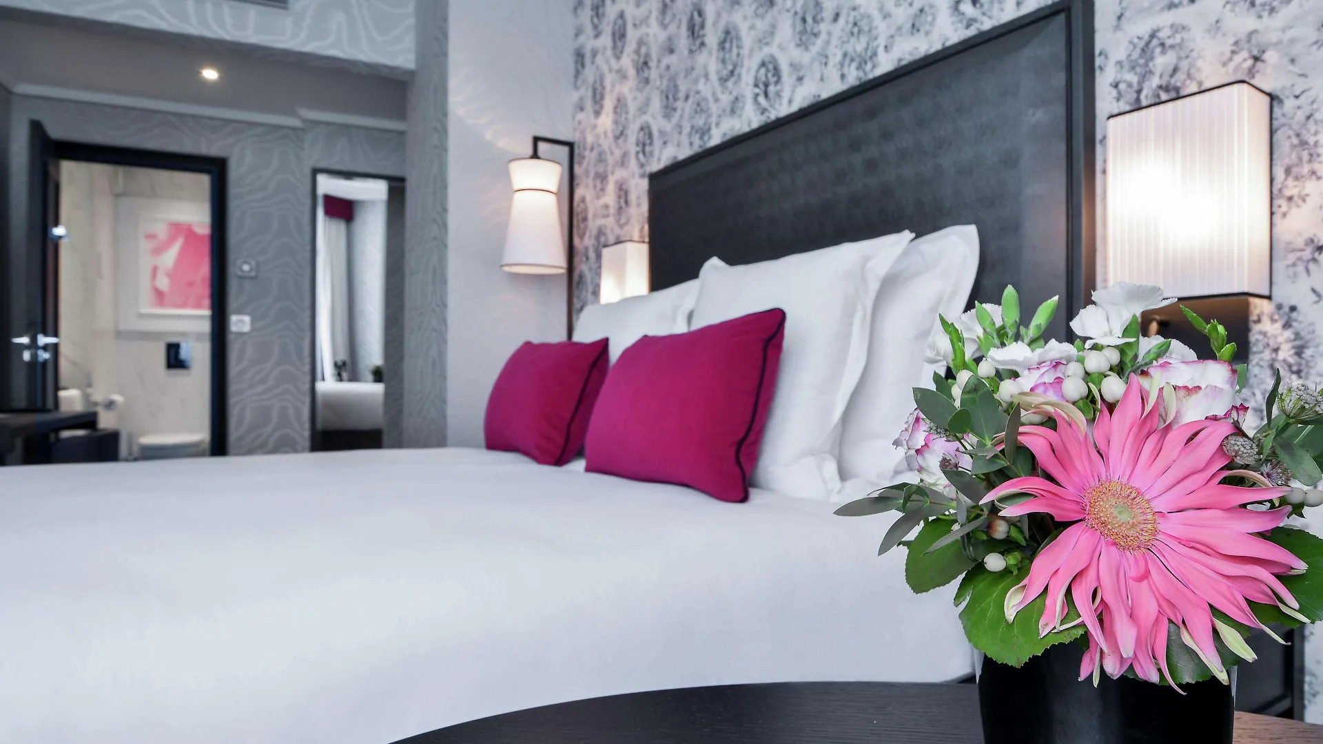 Hotel Maison Astor Paris, Curio Collection By Hilton 4*