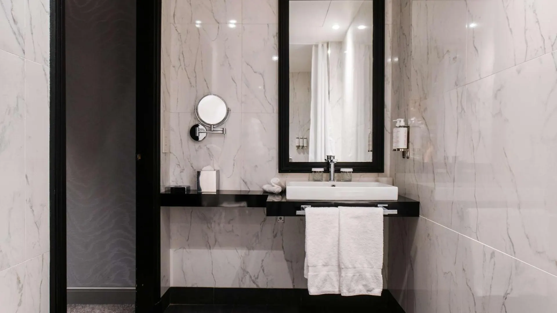 Maison Astor Paris, Curio Collection By Hilton Hotel