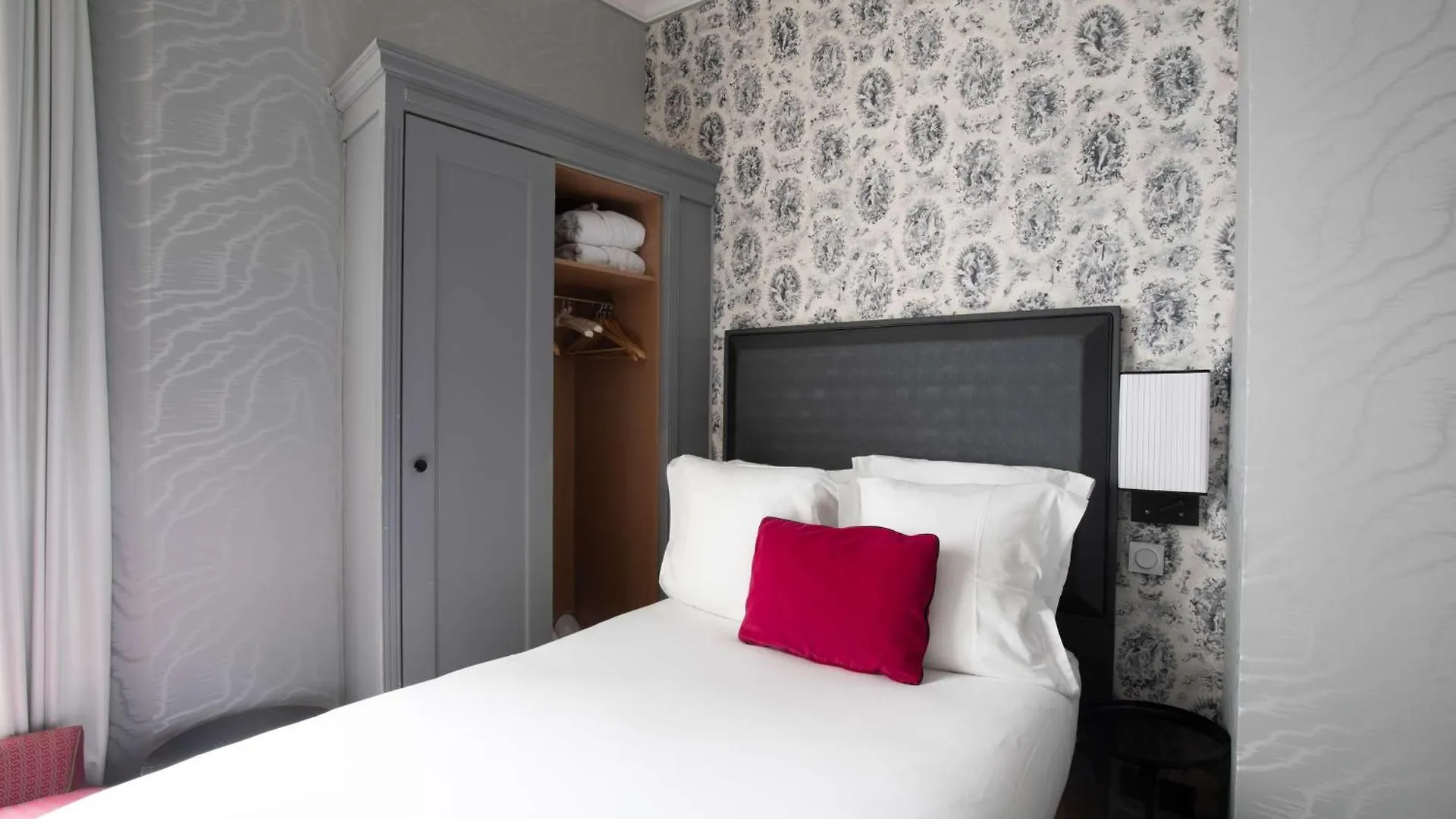 Hotel Maison Astor Paris, Curio Collection By Hilton 4*